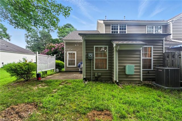 302 Dorothy DR, Yorktown, VA 23692