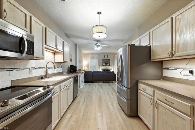 302 Dorothy DR, Yorktown, VA 23692