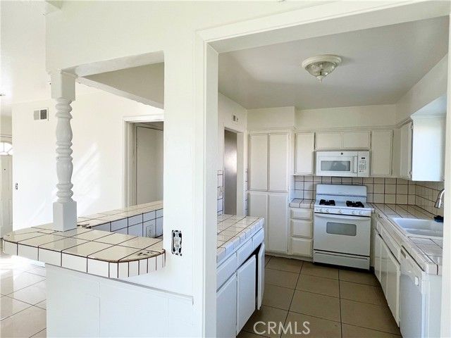 2111 E Avenue Q1, Palmdale, CA 93550