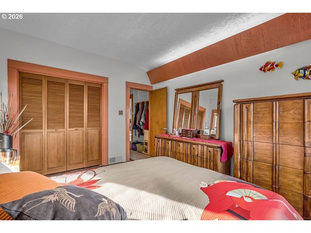 1115 Ne 70TH Ave, Portland, OR 97213
