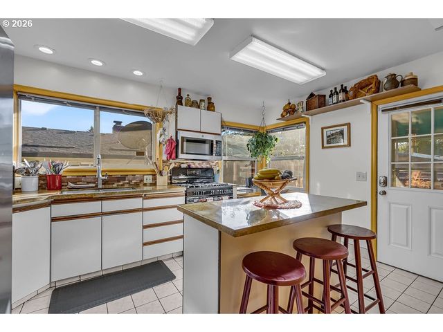 1115 Ne 70TH Ave, Portland, OR 97213
