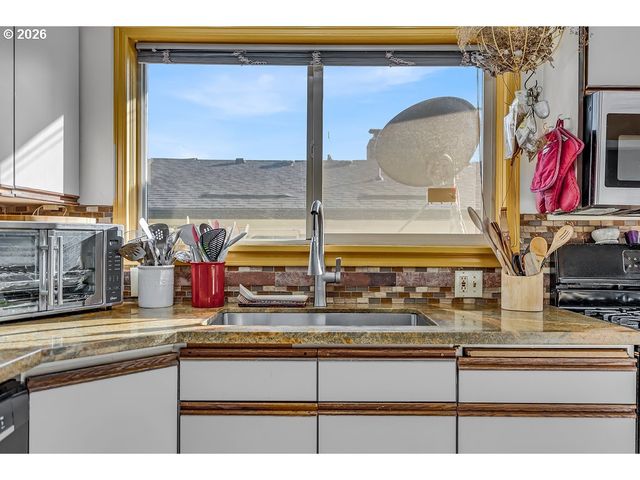 1115 Ne 70TH Ave, Portland, OR 97213