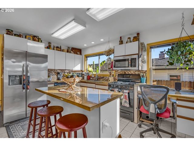 1115 Ne 70TH Ave, Portland, OR 97213