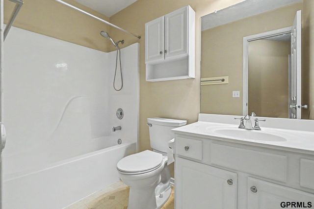 13526 Westport Circle, Bellevue, NE 68123