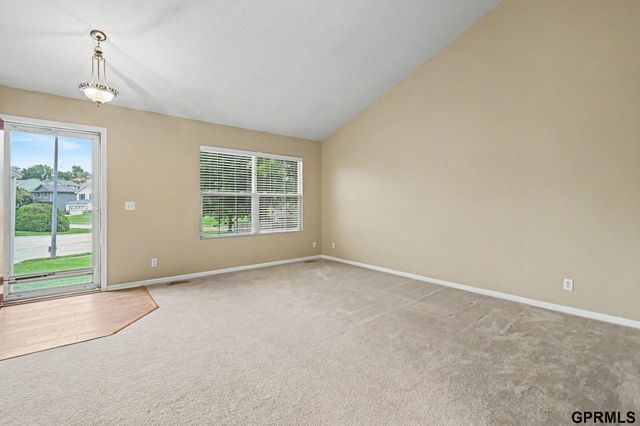 13526 Westport Circle, Bellevue, NE 68123