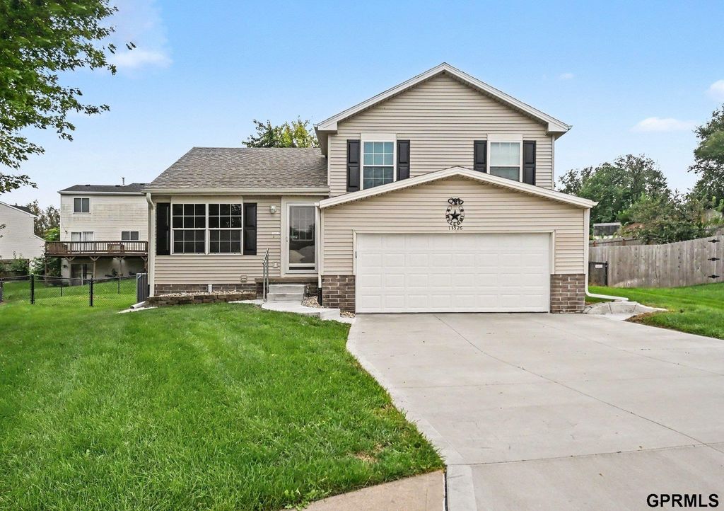 13526 Westport Circle, Bellevue, NE 68123