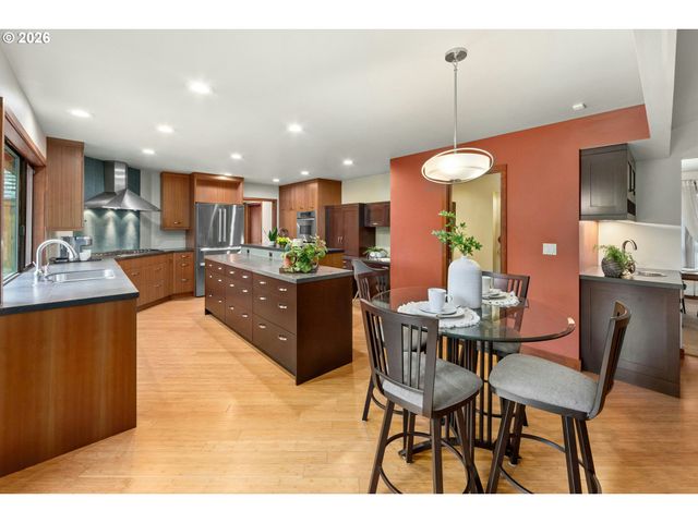 4445 Nw MALHUER Ave, Portland, OR 97229