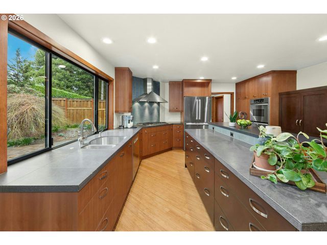 4445 Nw MALHUER Ave, Portland, OR 97229