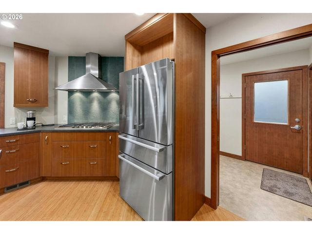 4445 Nw MALHUER Ave, Portland, OR 97229