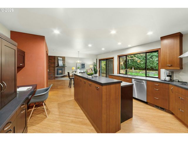 4445 Nw MALHUER Ave, Portland, OR 97229