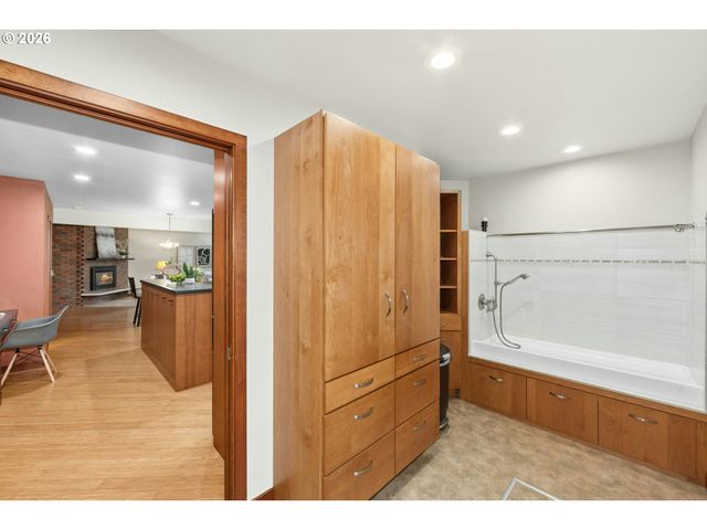 4445 Nw MALHUER Ave, Portland, OR 97229