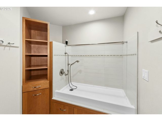 4445 Nw MALHUER Ave, Portland, OR 97229