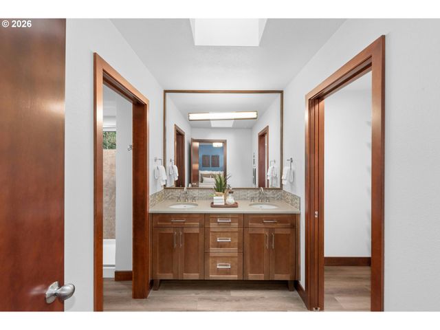 4445 Nw MALHUER Ave, Portland, OR 97229