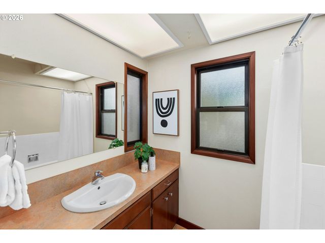 4445 Nw MALHUER Ave, Portland, OR 97229