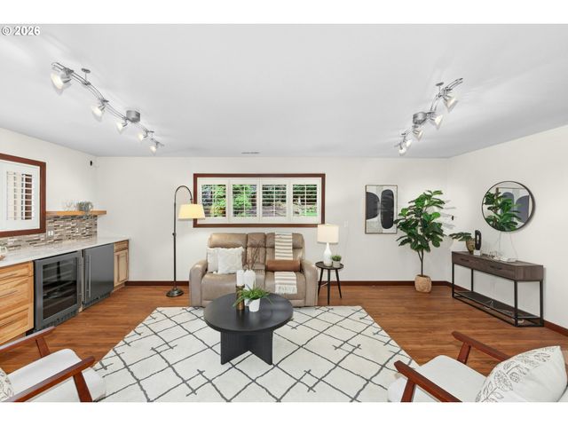 4445 Nw MALHUER Ave, Portland, OR 97229