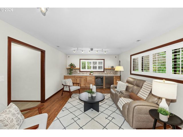 4445 Nw MALHUER Ave, Portland, OR 97229