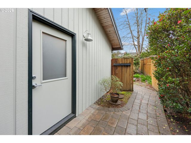 4445 Nw MALHUER Ave, Portland, OR 97229