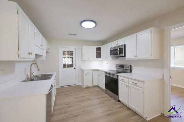 731 Gateway Drive, Bonaire, GA 31005