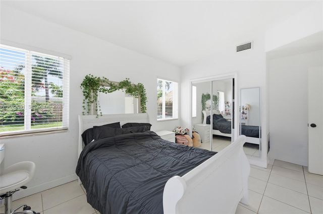 1141 SW 45th Ter, Plantation, FL 33317