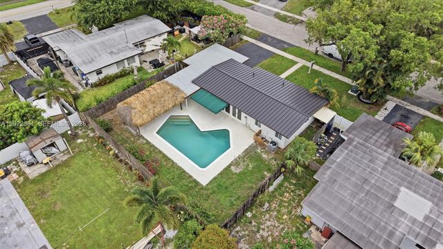 1141 SW 45th Ter, Plantation, FL 33317