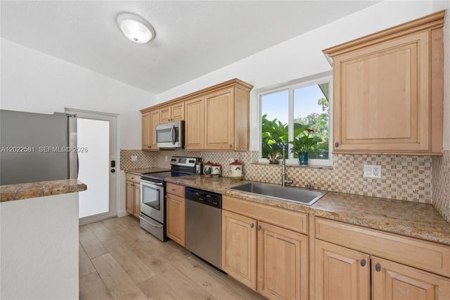 1141 SW 45th Ter, Plantation, FL 33317