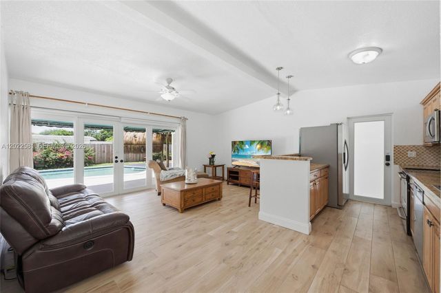 1141 SW 45th Ter, Plantation, FL 33317