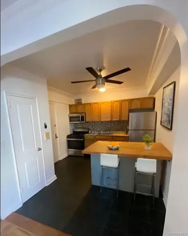 220 Pelham Road 3F, New Rochelle, NY 10805