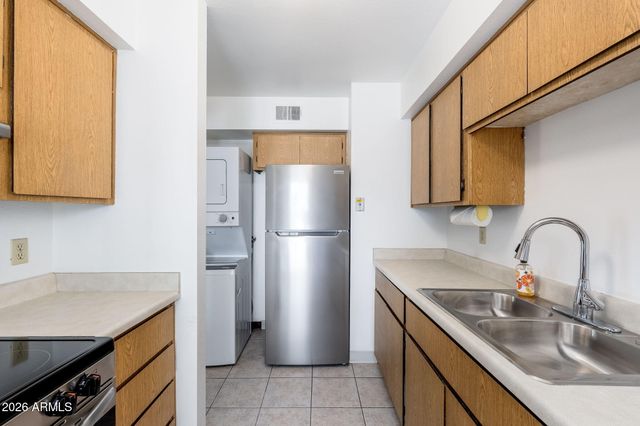 5211 N 24TH Street 208, Phoenix, AZ 85016