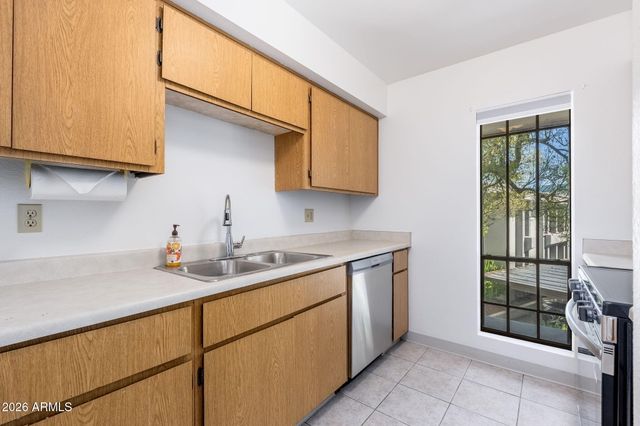 5211 N 24TH Street 208, Phoenix, AZ 85016