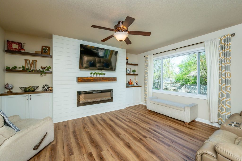 509 S 13th Street, Adel, IA 50003
