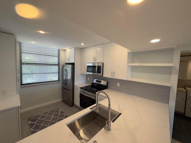 3710 WHITEHALL Drive 404, West Palm Beach, FL 33401