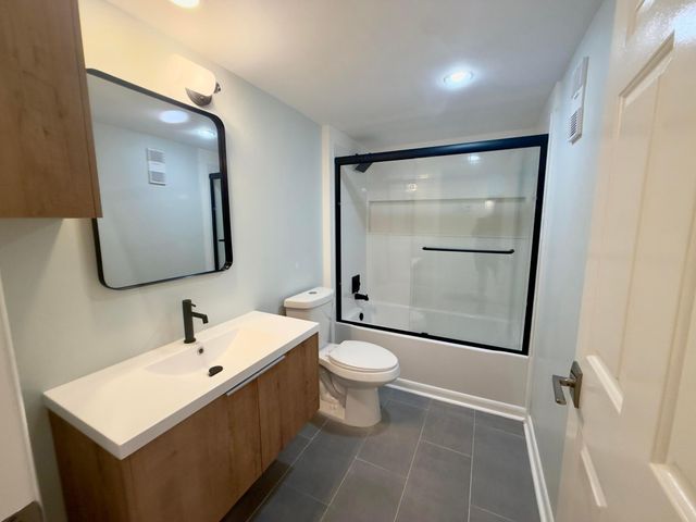 3710 WHITEHALL Drive 404, West Palm Beach, FL 33401