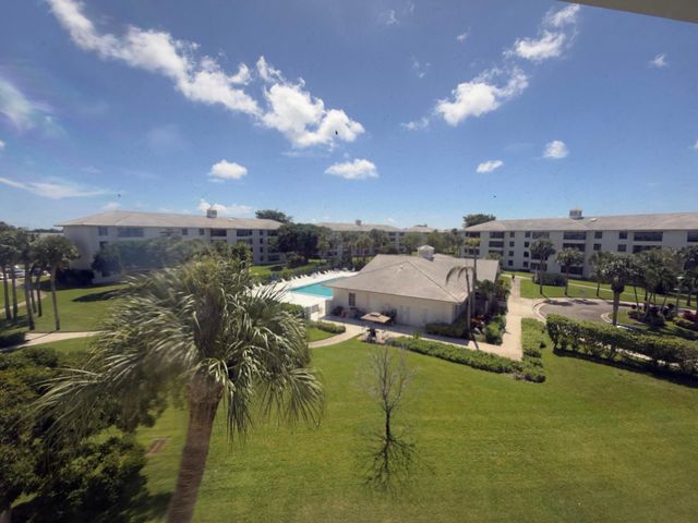 3710 WHITEHALL Drive 404, West Palm Beach, FL 33401