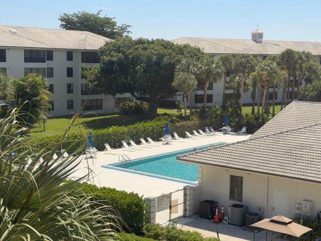 3710 WHITEHALL Drive 404, West Palm Beach, FL 33401