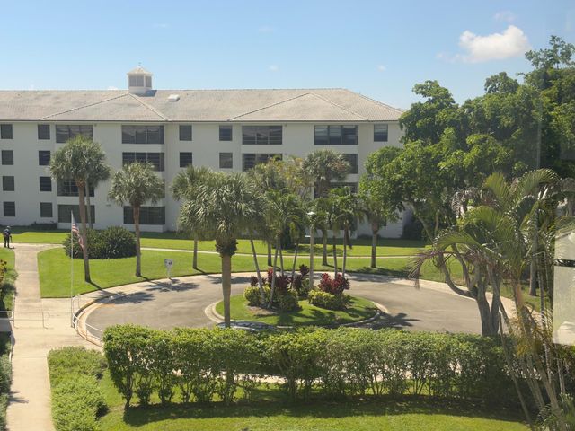 3710 WHITEHALL Drive 404, West Palm Beach, FL 33401