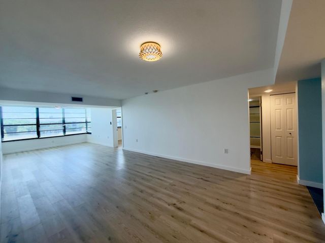 3710 WHITEHALL Drive 404, West Palm Beach, FL 33401