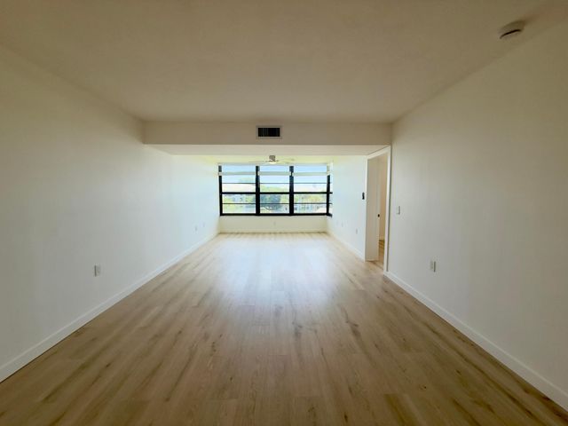 3710 WHITEHALL Drive 404, West Palm Beach, FL 33401