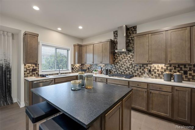 2085 Kohli Drive, Troy, MI 48083