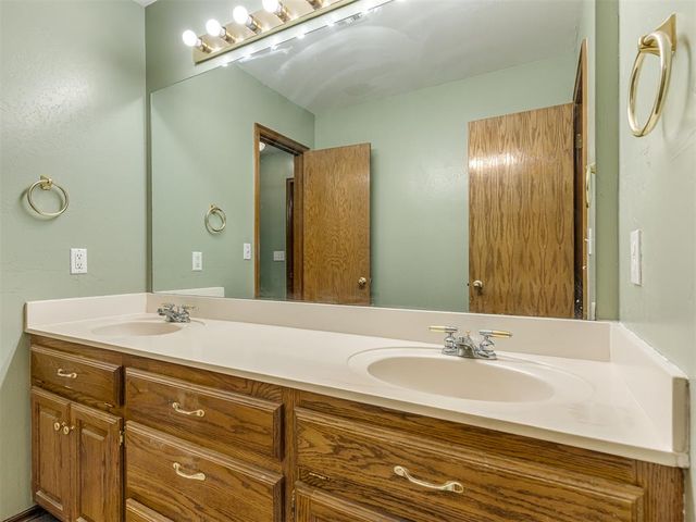 1197 S Choctaw Road, Choctaw, OK 73020