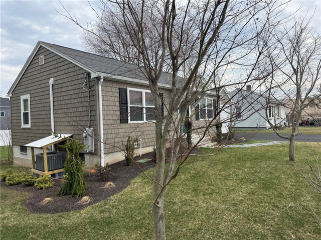 7 Elsie Drive, Johnston, RI 02919