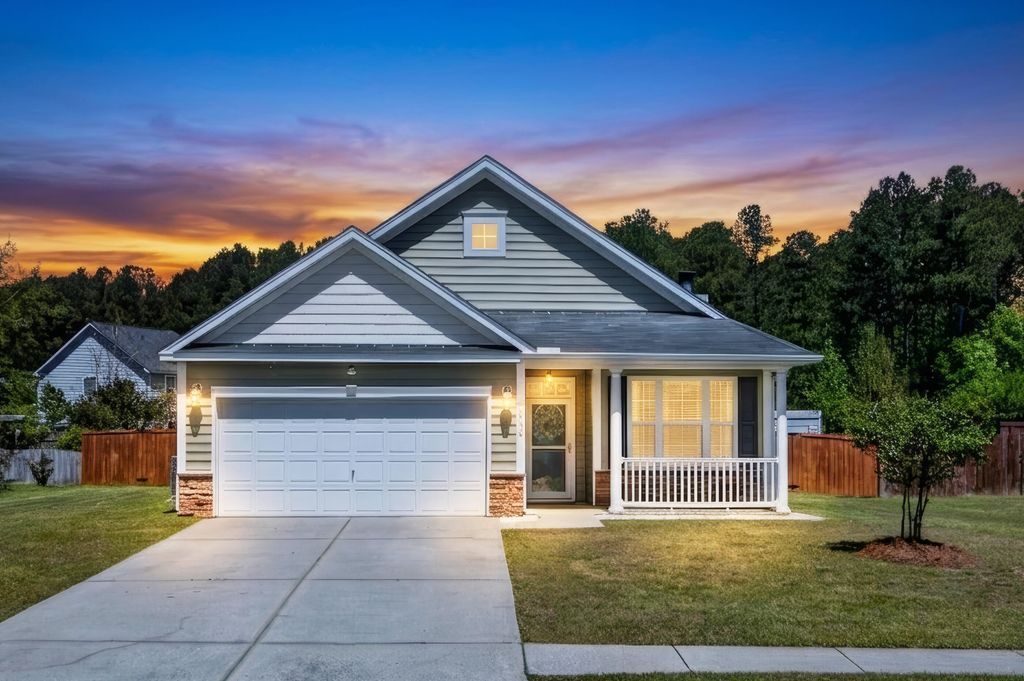 1002 Bridlewood Farms Parkway, Ridgeville, SC 29472