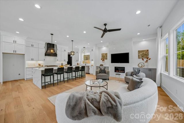 2033 South Street, Charlotte, NC 28208