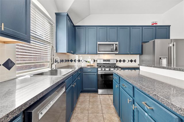 2625 Emerald Springs Court, Pearland, TX 77584