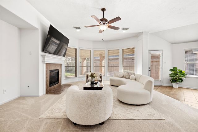 2625 Emerald Springs Court, Pearland, TX 77584