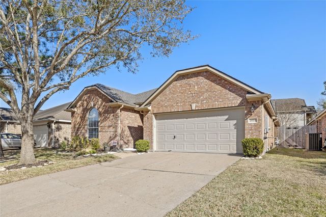 2625 Emerald Springs Court, Pearland, TX 77584