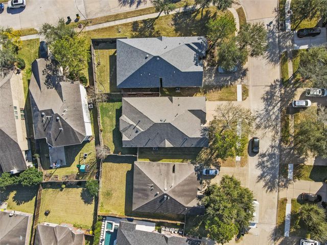 2625 Emerald Springs Court, Pearland, TX 77584