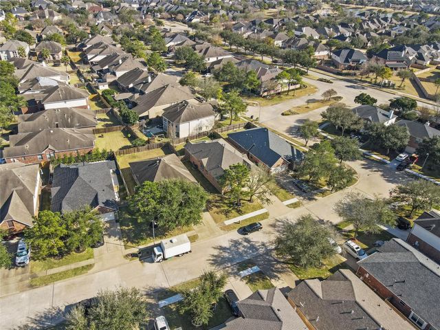 2625 Emerald Springs Court, Pearland, TX 77584