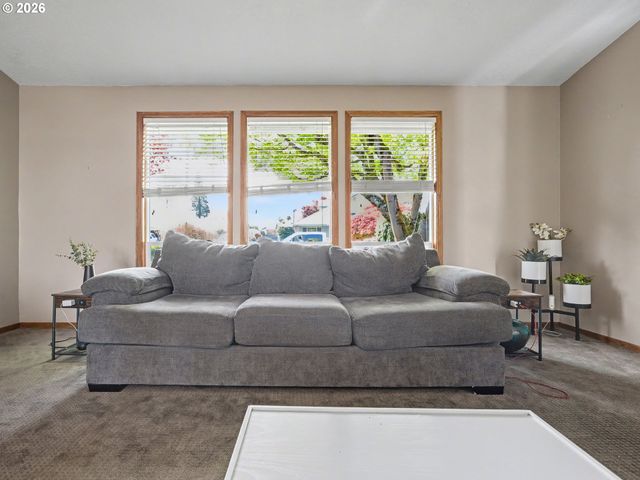 542 Ne 14TH Ave, Hillsboro, OR 97124