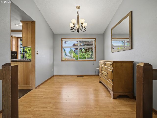 542 Ne 14TH Ave, Hillsboro, OR 97124