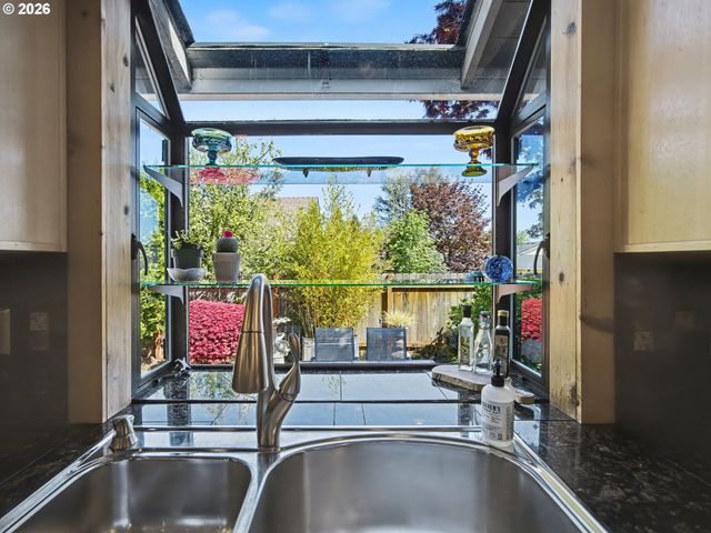 542 Ne 14TH Ave, Hillsboro, OR 97124